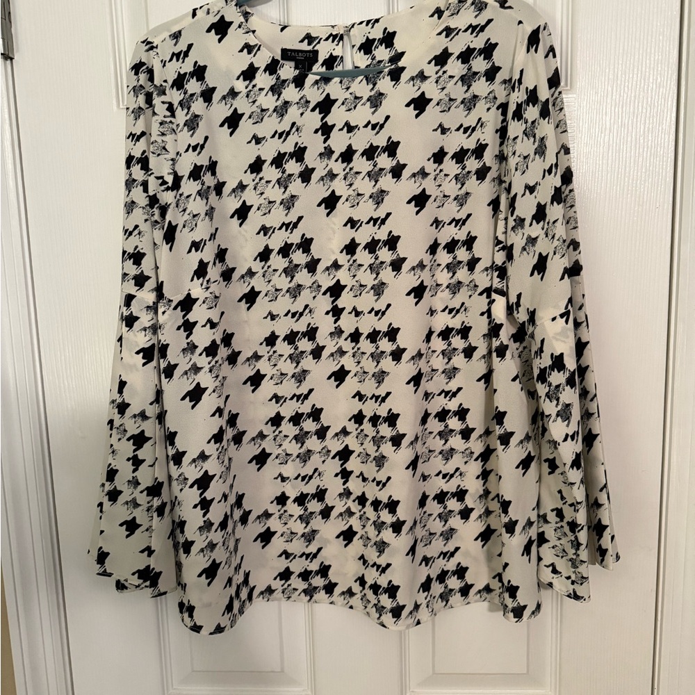 Talbots Cream and White Long Pleated Sleeve Top